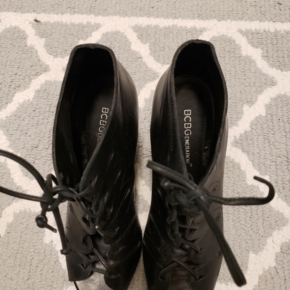 BCBG Generation Wedge Lace Up Heel Leather Black 8M - Picture 3 of 6